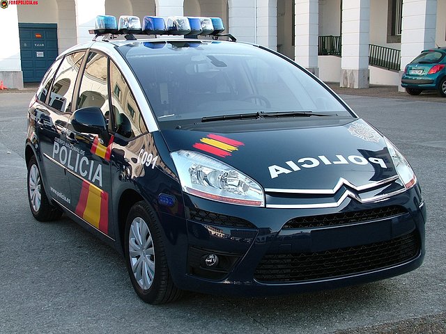 Club Almera - COCHES NISSAN DE LA POLICIA NACIONAL - Novedades Del ...