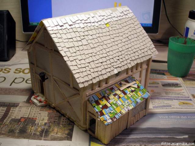 Paso a paso: Techo de tejas  Techo de teja, Tutoriales casa de muñecas en  miniatura, Casa de muñecas en miniatura