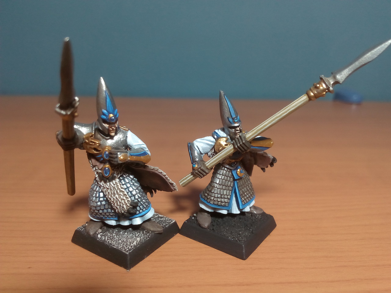 Warhammer Aquí - Lancero león blanco de Cracia. - Pintura y Modelismo