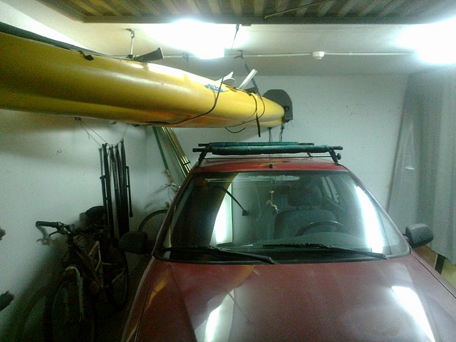 apeska - colgar un kayak del techo con un sistema de poleas - BricoKayak