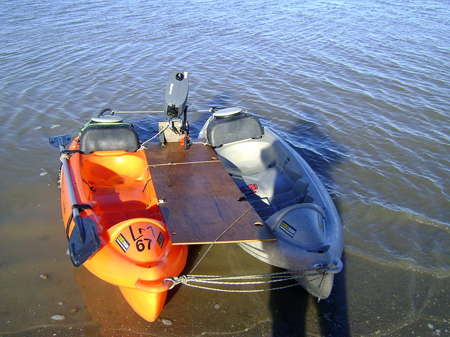 catamaran con kayak