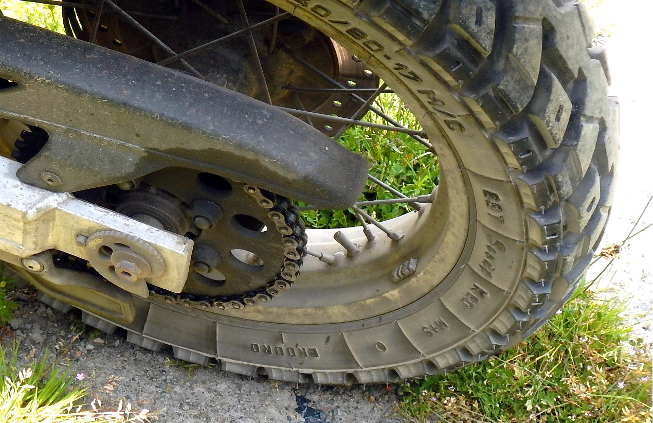 Cepillo Casero para Limpiar la Cadena de la MoTo & Limpieza y Engrase de la  Misma 