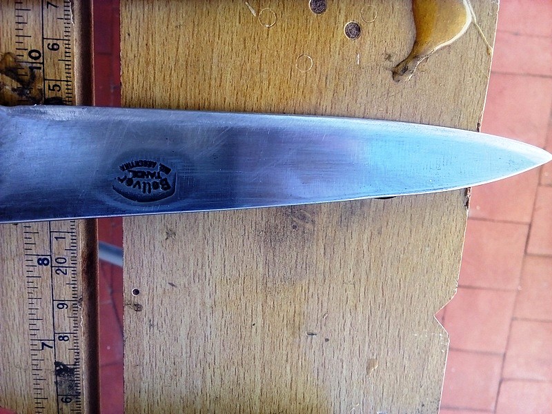 Piedra carborundum para afilar guadaña y cuchillos