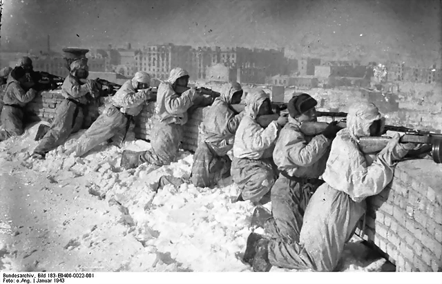 Bundesarchiv_Bild_183-E0406-0022-001,_Russland,_Kesselschlacht_Stalingrad