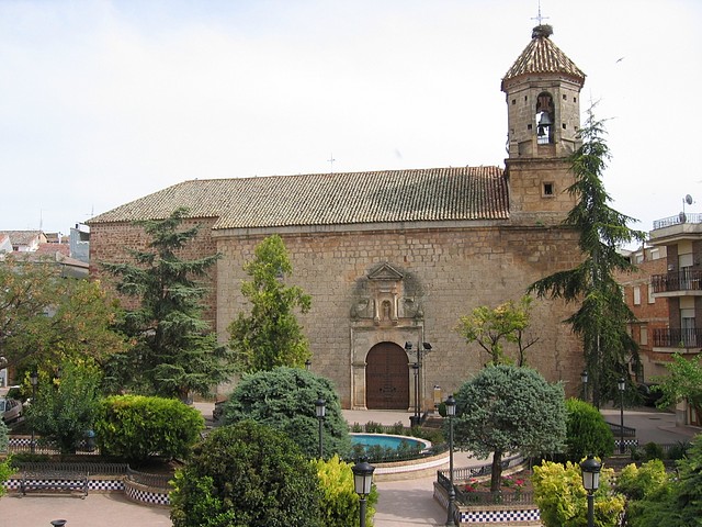 003, plaza iglesia 2005