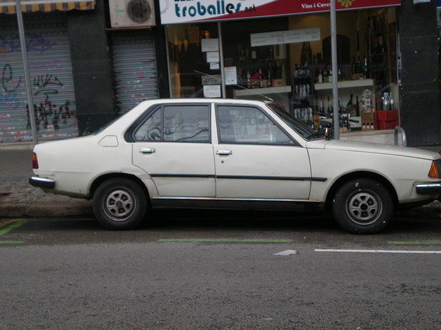 Vehiculos antiguos eb la calle 24 Febrero 2011 041