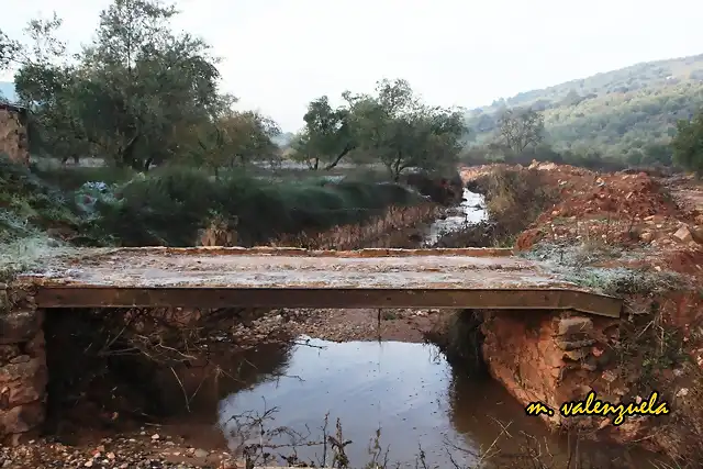 01, por el puentecillo sobre el arroyo, marca