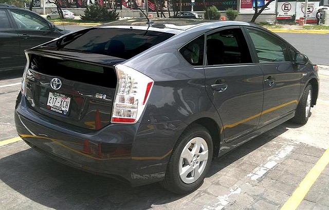 2011-toyota-prius-2 2011-toyota-prius-2