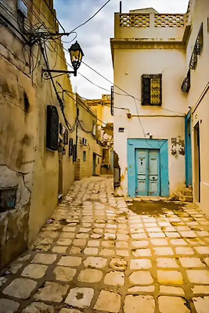 depositphotos_169353710-stock-photo-street-in-medina-in-sousse