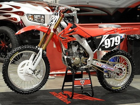 le-979-sur-une-honda-offficielle-il-va-falloir-s-y-habituer-steve-cox-29674-1-v4zoom