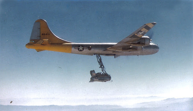 Convair B-36 con su caza de defensa parsito McDonnell Xf-85 Goblin