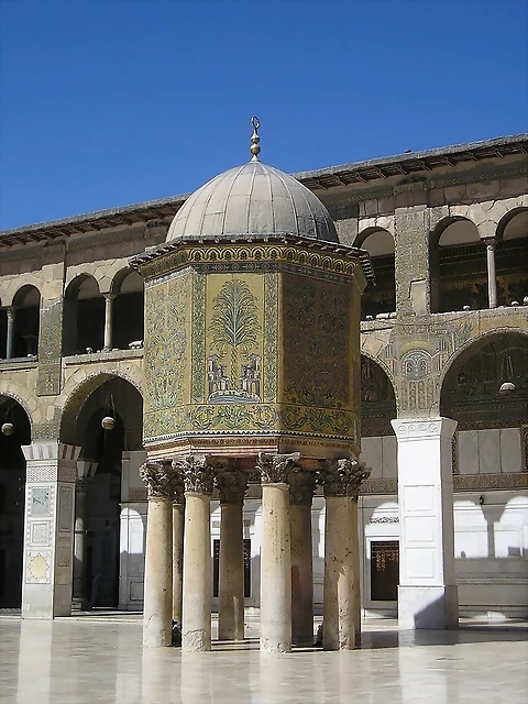 800px-Umayyad_Mosque-Dome_of_the_Treasury