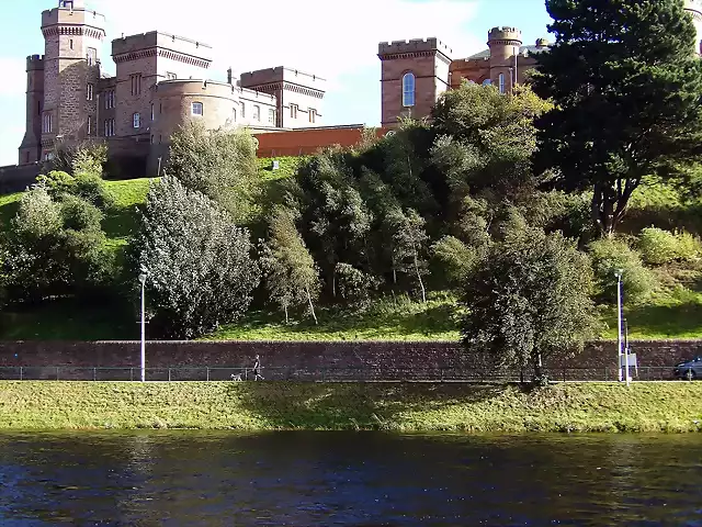 R?o Ness y Castillo de Inverness. 2