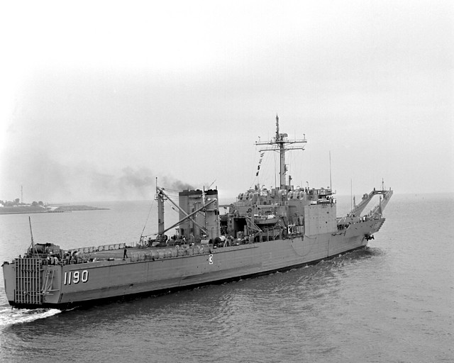 LST-1190 USS Boulder, foto 03