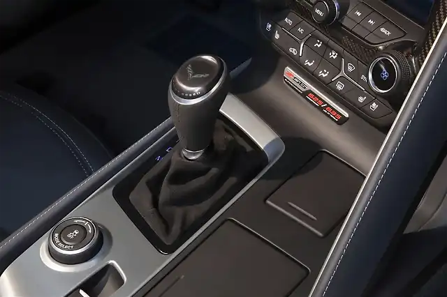 2015-chevrolt-corvette-convertible-shifter.jpeg