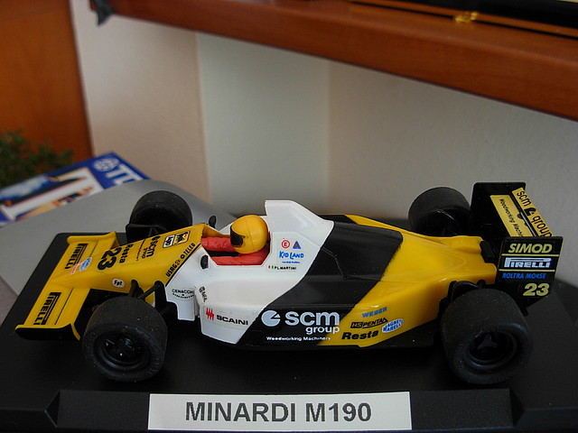 02 MINARDI M190