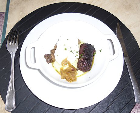 Huevo escalfado con morcilla y gurumelos