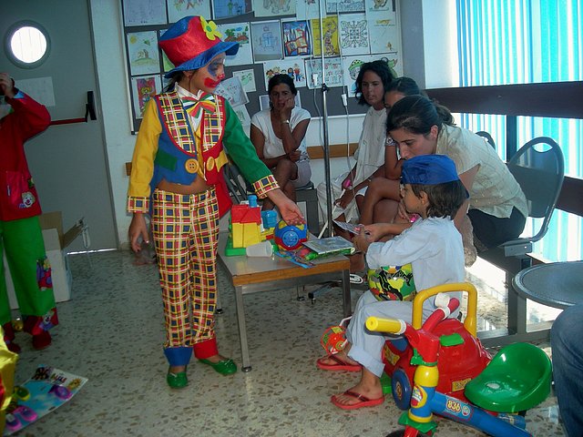 Payasos en Hospital Riotinto-Sebre.09