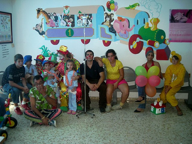 Payasos en Hospital Riotinto-Sebre.09