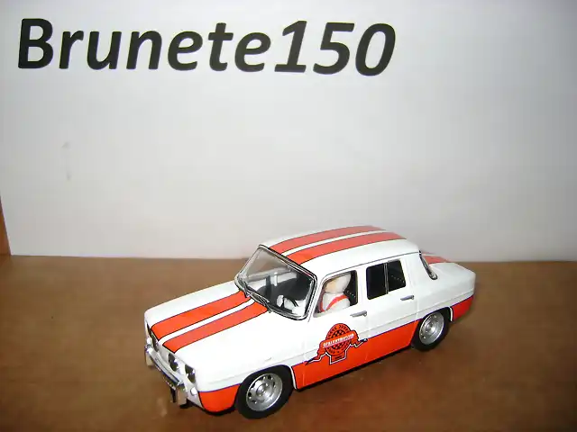 29 RENAULT 8 CLUB SCALEXTRIC 2009