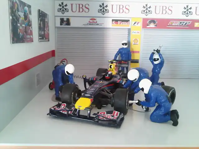 Red Bull RB5 04