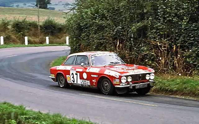 Alfa Romeo 2000 GTV - TdF'75 - Guy Frquelin - Michel Rousseau - 01