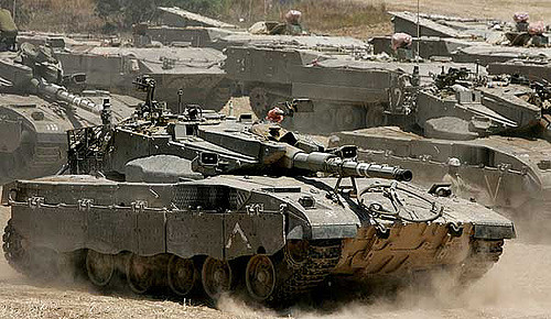 Tanques israelitas en la batalla de blindados.