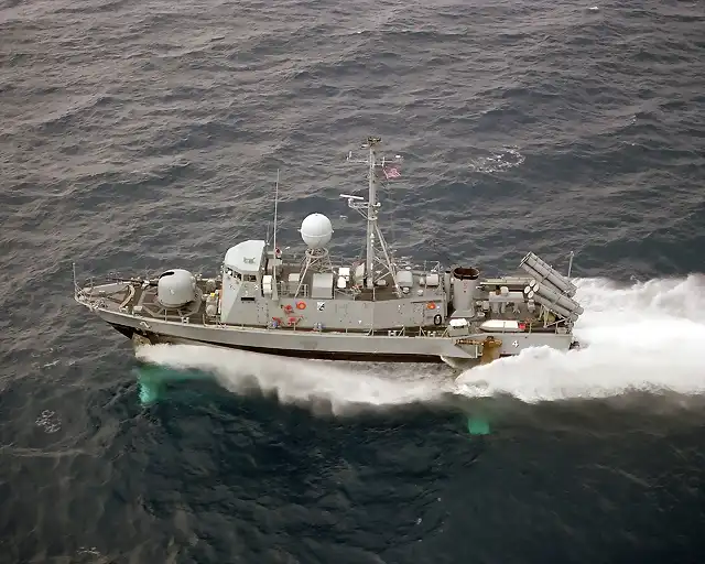 1280px-Aerial_port_beam_view_of_USS_Aquila_(PHM-4)_underway_US_Navy_DN-SC-87-07089