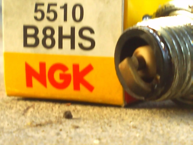 bujia ngk B8HS bujia ngk B8HS