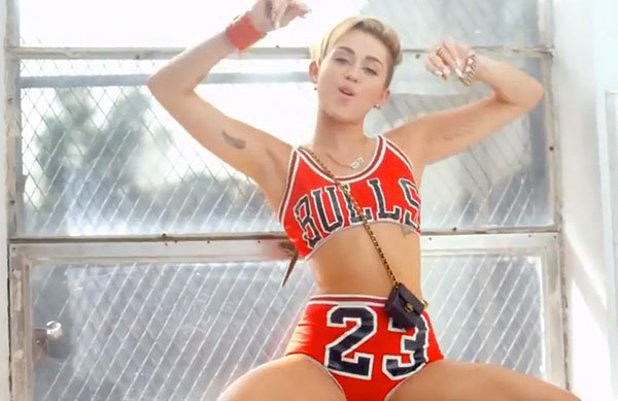 letra-y-traduccion-cancion-23-de-miley-cyrus-con-mike-will-made-it-wiz-khalifa-y-juicy-j-miley-en-el-video