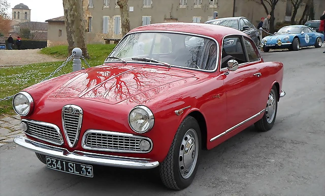 1024px-Alfa_Romeo_Giulietta_Sprint_Blaye_2013_01 1024px-Alfa_Romeo_Giulietta_Sprint_Blaye_2013_01