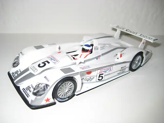 AUDI R8 BLANCO-SCALEXTRIC