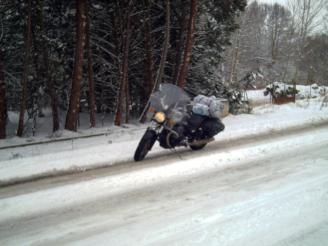 guzzi en la nieve