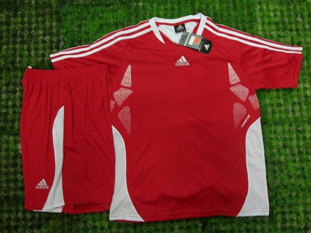 Kit Adidas