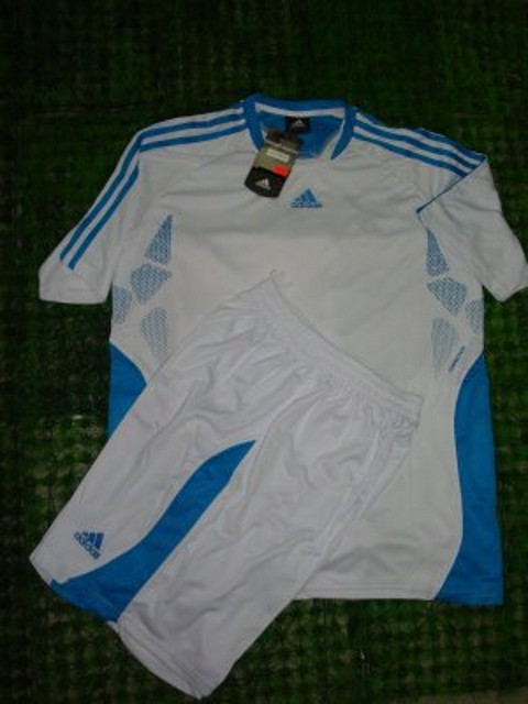 Kit Adidas