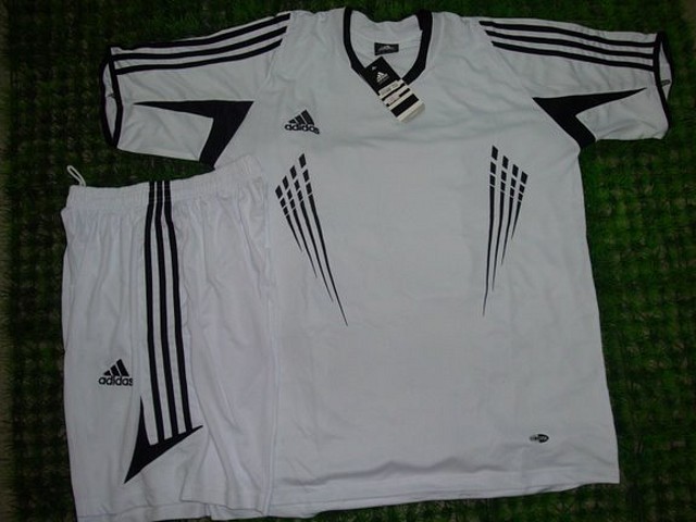 Kit Adidas