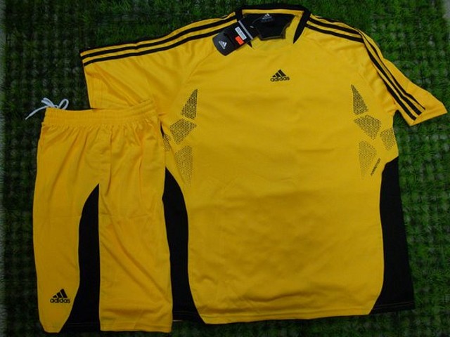 Kit Adidas