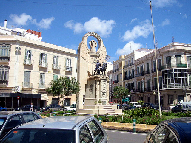 Estatua al generalisimo en la avenida en MELILLA