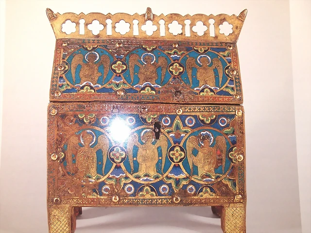 arqueta relicario, hacia 1220-1230, Limoges. Museo de arte de Catalu?a arqueta relicario, hacia 1220-1230, Limoges. Museo de arte de Catalu?a