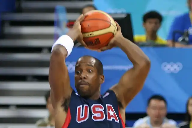 Michael_Redd_Olympic_jump2