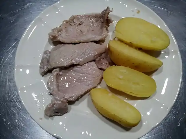Lomo de cerdo con patatas