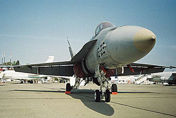 F-18_ila2002