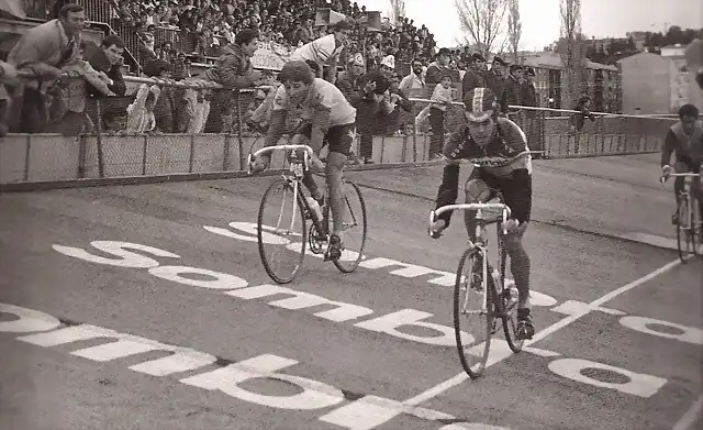 Perico-Vuelta1983-Avila-Gorospe-Lagu?a