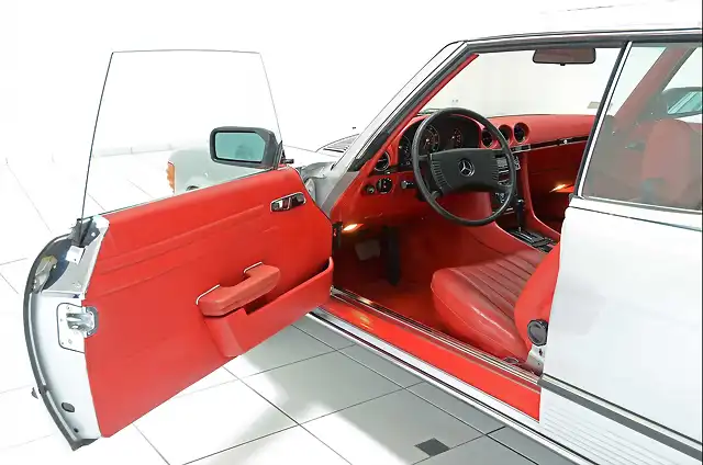 1979-Mercedes-Benz-450-SLC-R-107-car-opened-door-interior