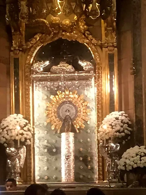 LA VIRGEN SIN MANTO SU COLUMNA LA VIRGEN SIN MANTO SU COLUMNA