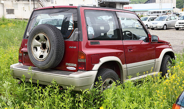 800px-Mazda_Proceed_Levante_104