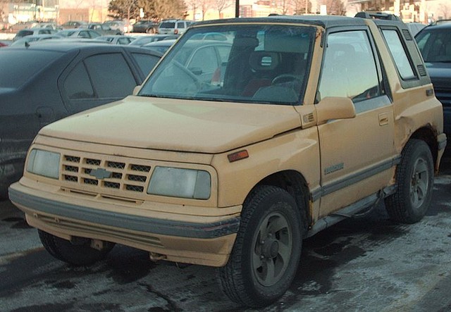 800px-1st-Chevrolet-Tracker