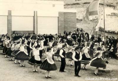 Coros Danzas Seccin Femenina Patio Colegio Grgal