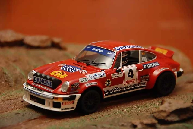 PORSCHE 911 n? 4 racing PORSCHE 911 n? 4 racing