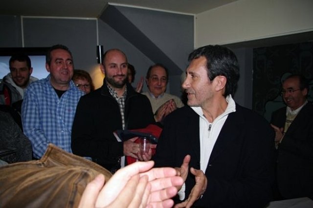 Aplausos tras mi discurso moralizante. Aplausos tras mi discurso moralizante.